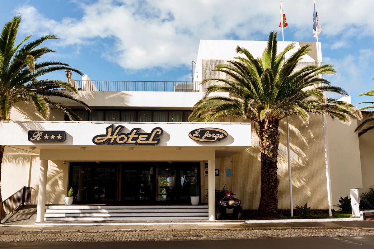 https://newex.headwater.com/holiday-hotels/?HolidayID=182&HotelID=231&HolidayName=Portugal+%2D+Azores+-Portugal+%2D+Azores+%2D+Central+Islands-&HotelName=Hotel+S%C3%A3o+Jorge%2C+S%C3%A3o+Jorge+">Hotel São Jorge, São Jorge 